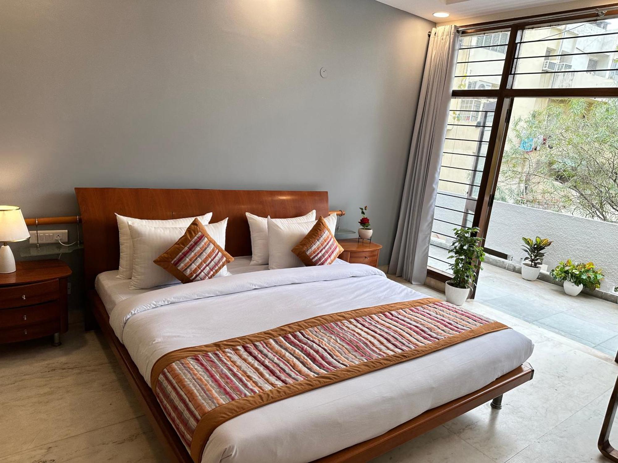 Grove Residency Hauz Khas New Delhi Couple Friendly Hotel ภายนอก รูปภาพ