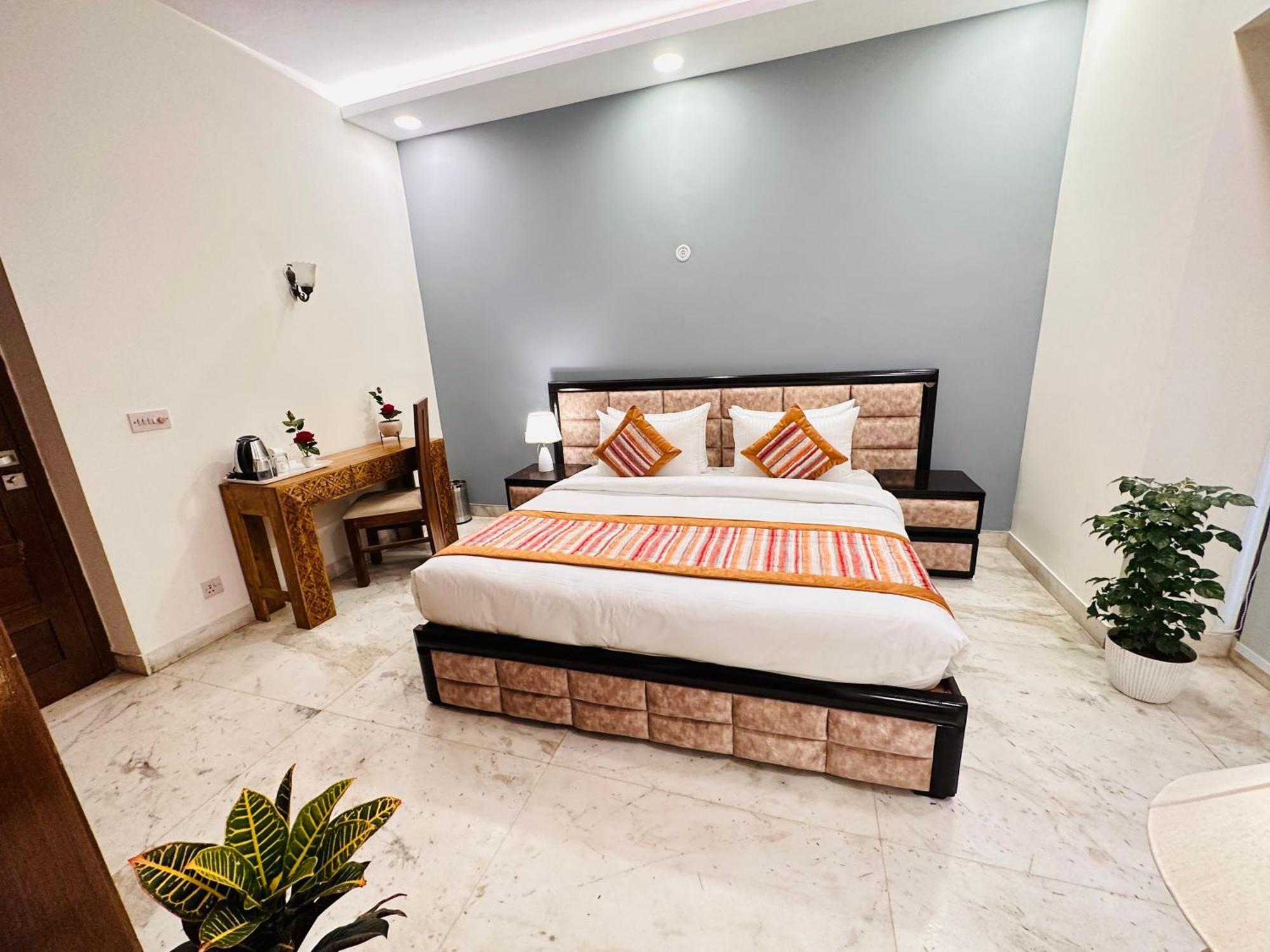 Grove Residency Hauz Khas New Delhi Couple Friendly Hotel ภายนอก รูปภาพ