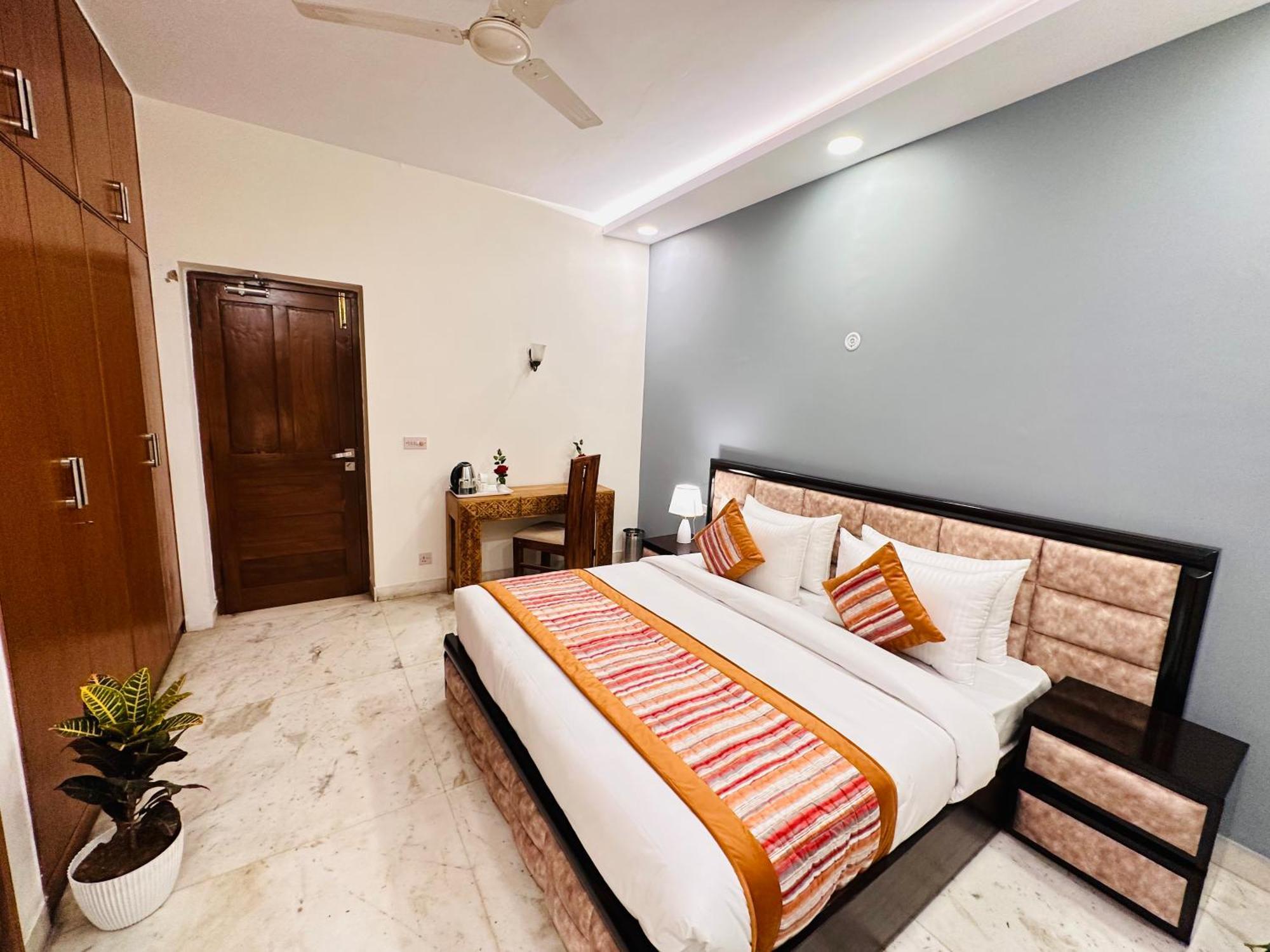 Grove Residency Hauz Khas New Delhi Couple Friendly Hotel ภายนอก รูปภาพ