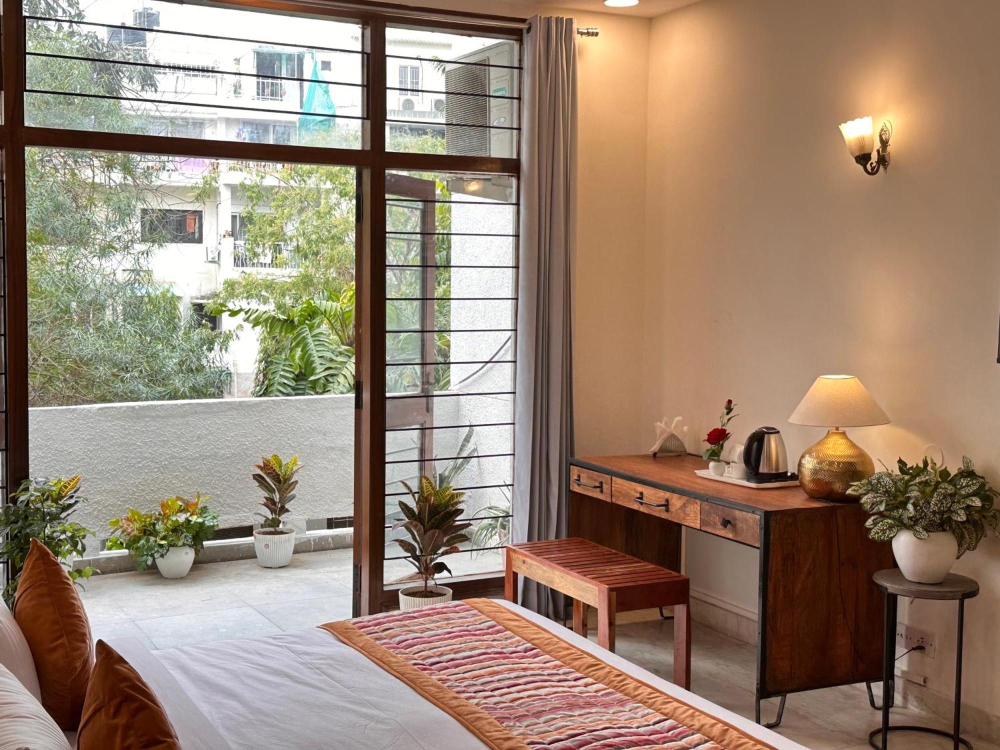 Grove Residency Hauz Khas New Delhi Couple Friendly Hotel ภายนอก รูปภาพ