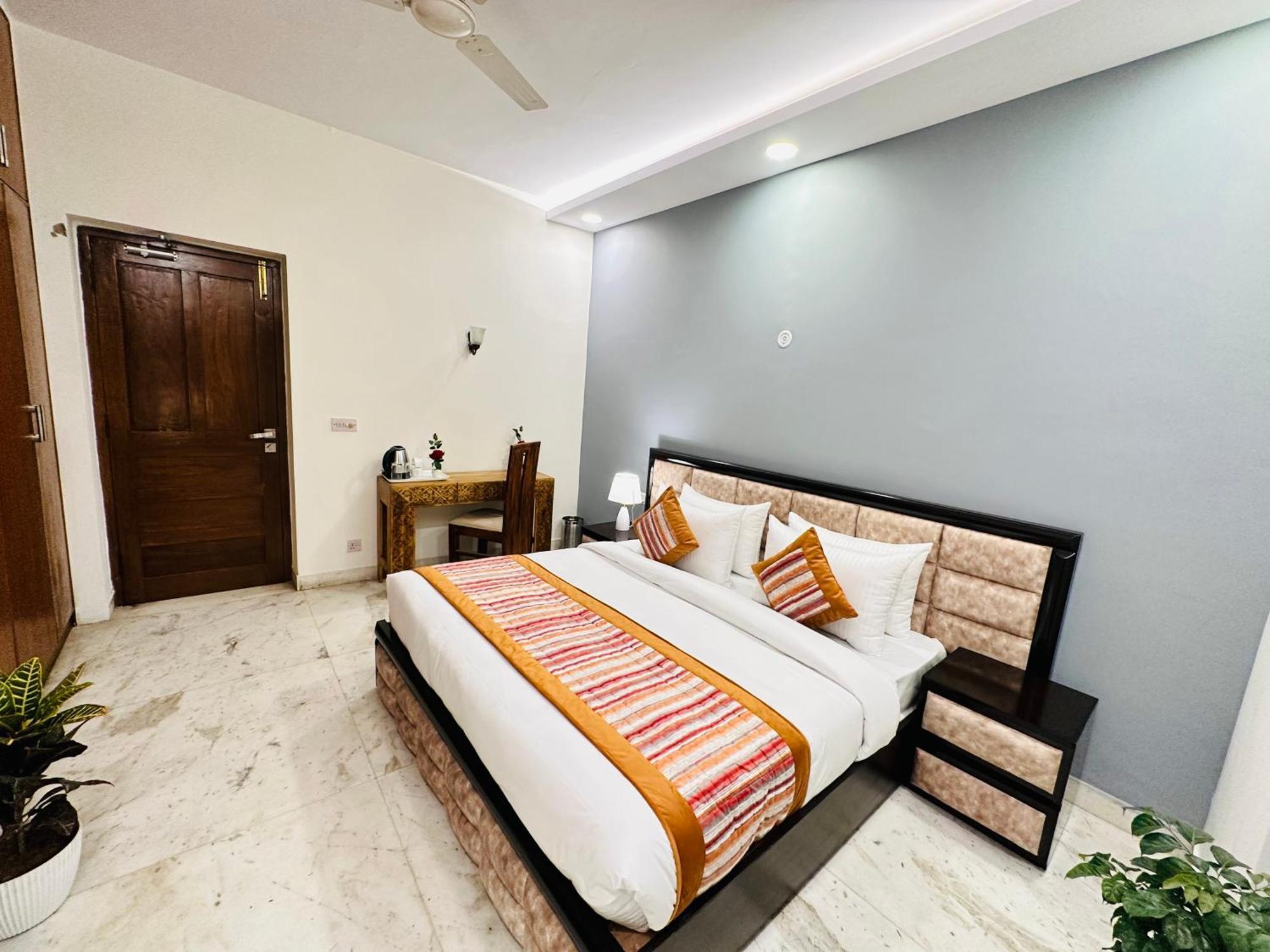 Grove Residency Hauz Khas New Delhi Couple Friendly Hotel ภายนอก รูปภาพ
