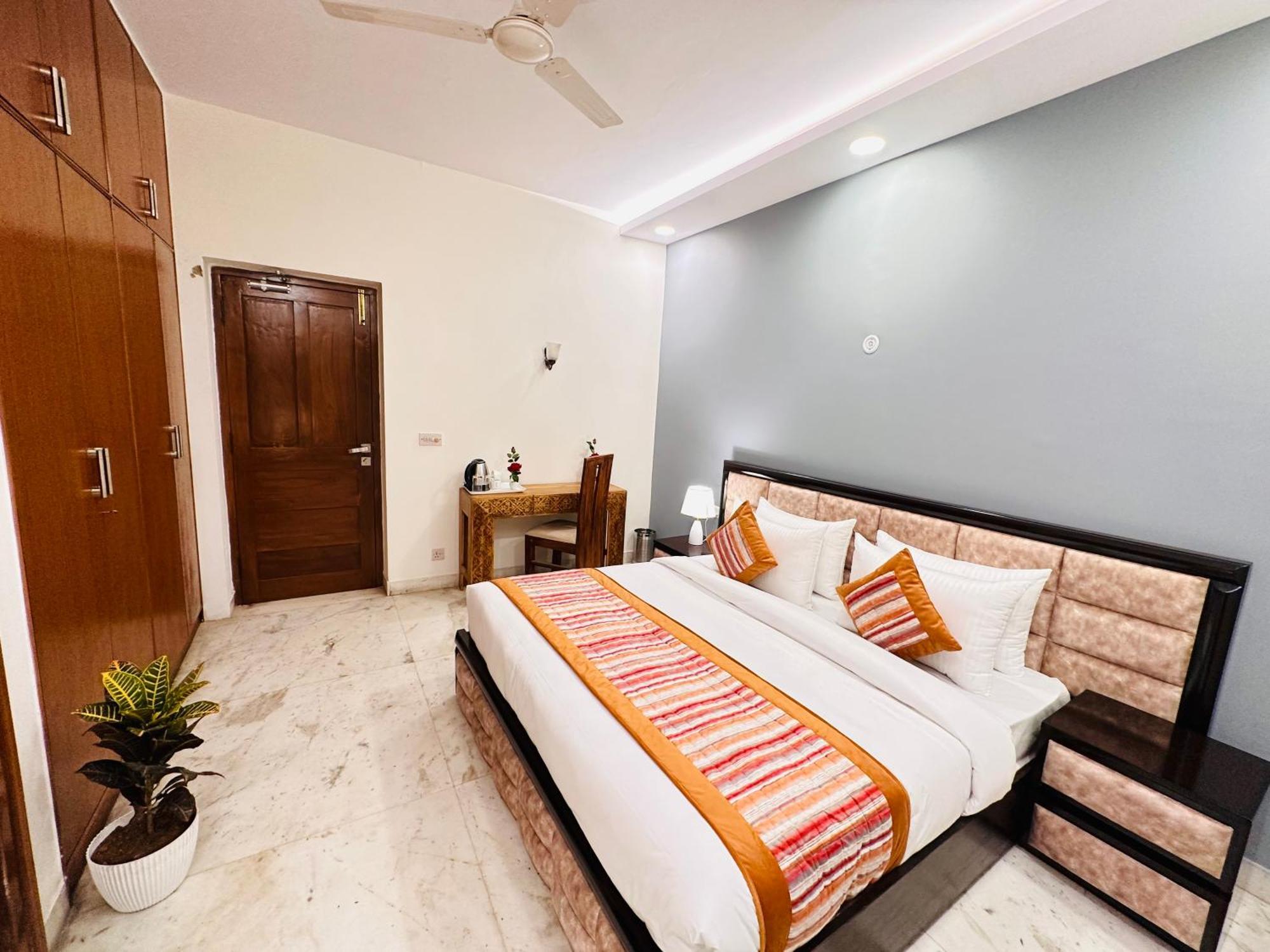 Grove Residency Hauz Khas New Delhi Couple Friendly Hotel ภายนอก รูปภาพ