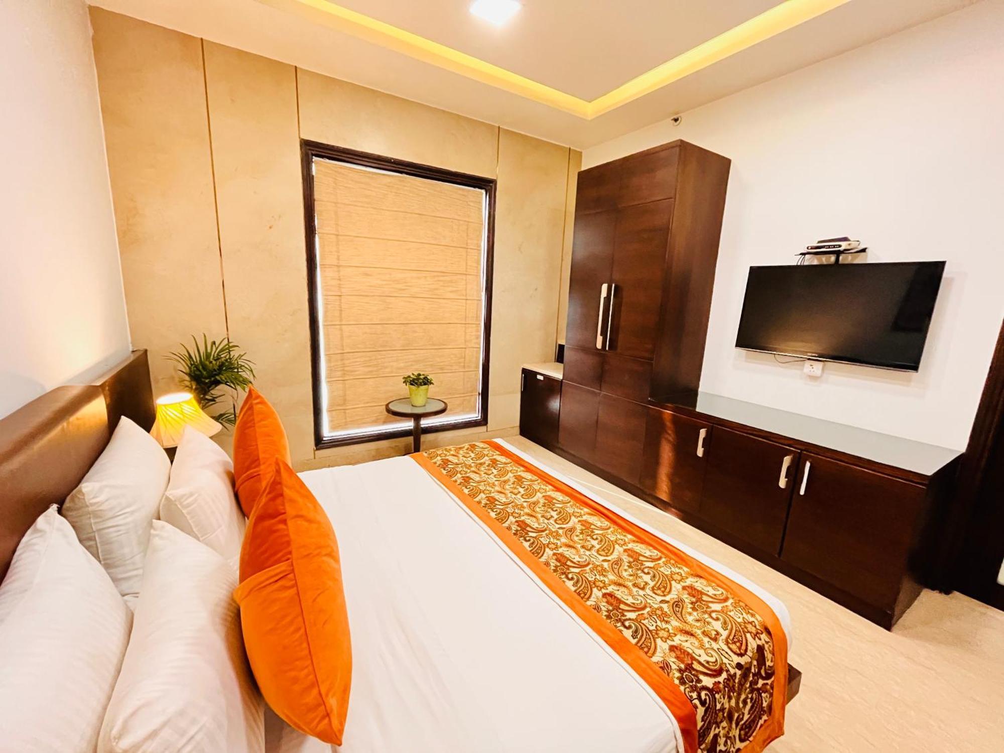 Grove Residency Hauz Khas New Delhi Couple Friendly Hotel ภายนอก รูปภาพ