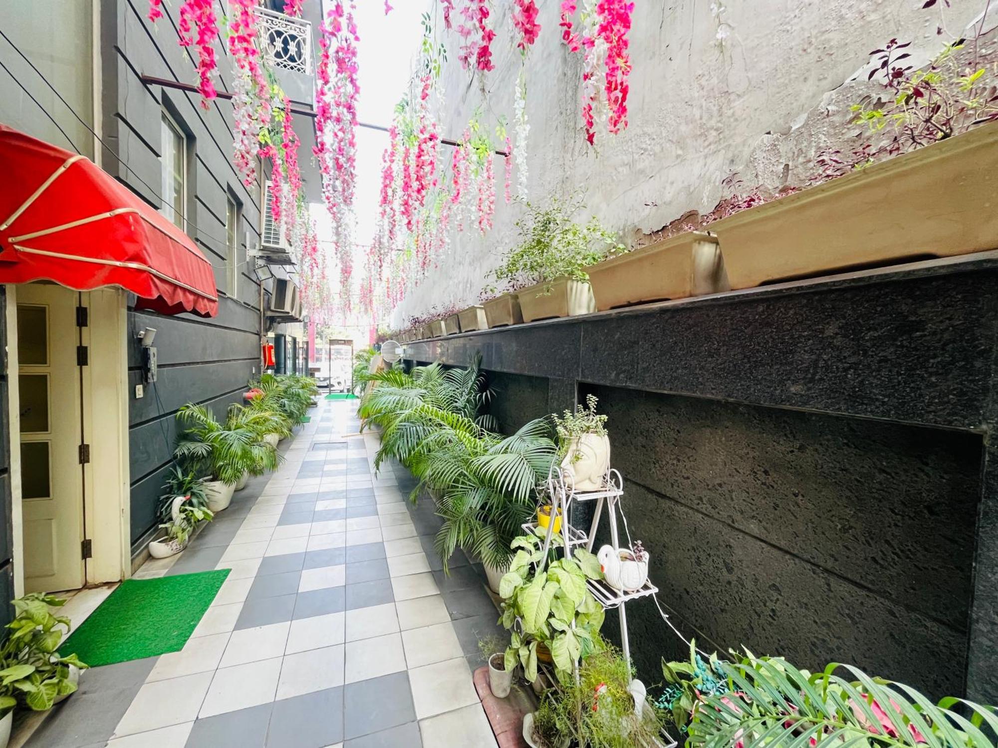 Grove Residency Hauz Khas New Delhi Couple Friendly Hotel ภายนอก รูปภาพ
